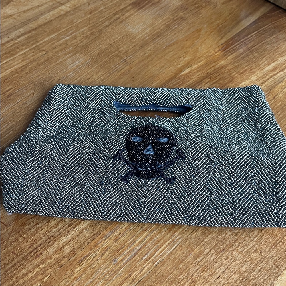 Black and Pewter-Champagne Seed Beed Skull Clutch
